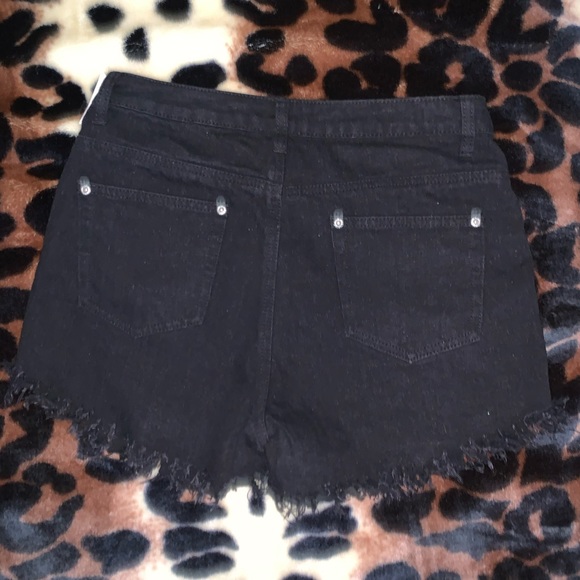 Missguided Denim Shorts - Picture 2 of 3